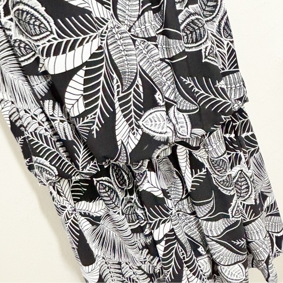 MAXINE OF HOLLYWOOD Women’s Black White Botanical Print Modest Swimsuit Size 22W - Picture 4 of 10